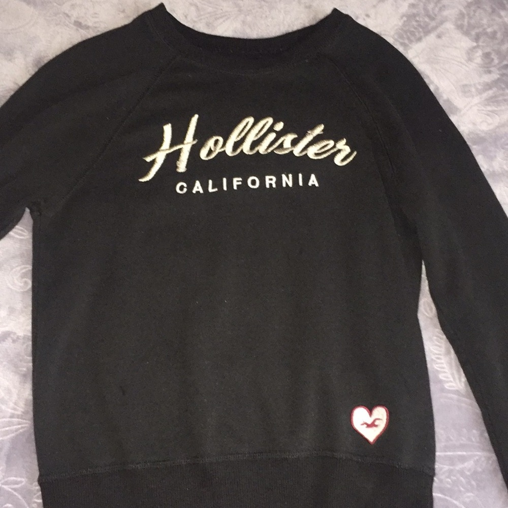 Black & gold Hollister crewneck